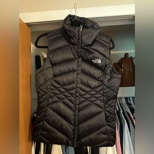 Black north face vest